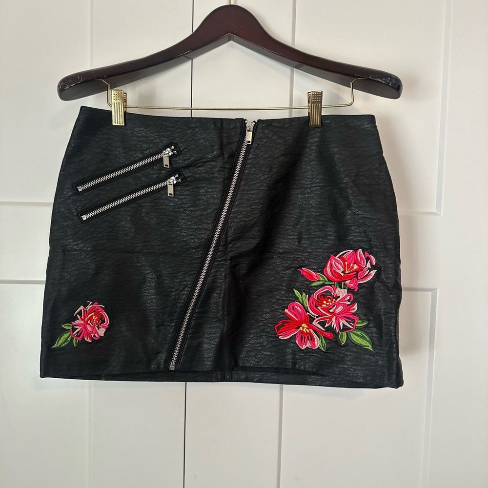 H&M Black Faux Leather Mini Skirt‎ with Pink Floral Embroidery